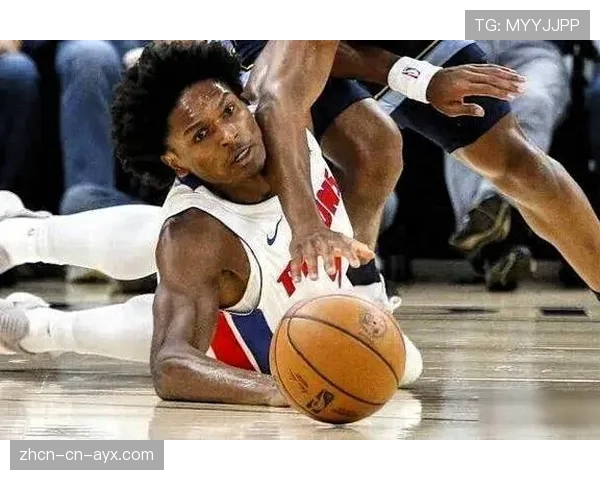 约基奇创历史纪录，单季包揽篮板王（12.9）与助攻王（10.9）